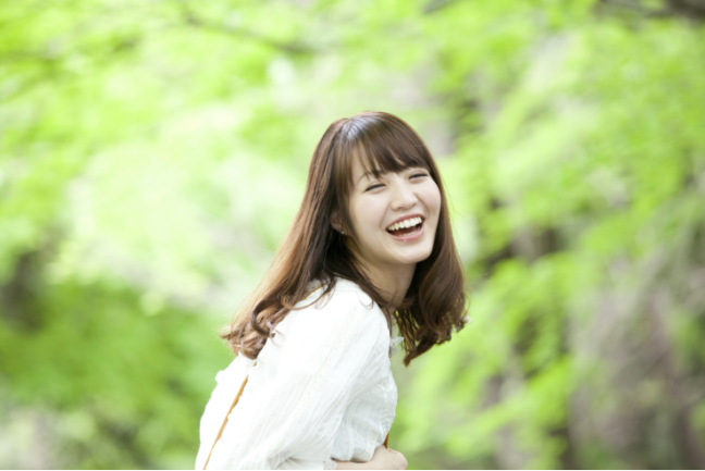 目立たない透明なマウスピース型矯正歯科装置